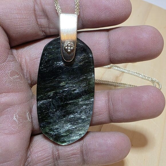 KENDRA SCOTT INEZ GOLD TONE 30 INCH LONG PEDANT NECKLACE IN SAGE MICA - Picture 3 of 9